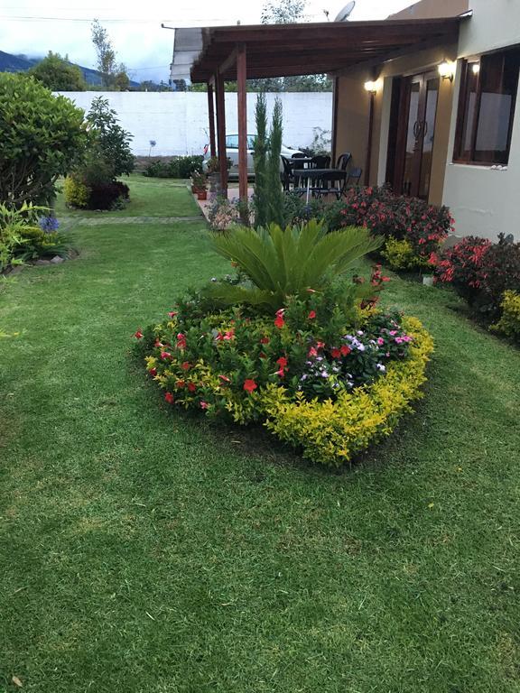 Hotel Las Mercedes Airport-Quito Tababela Buitenkant foto