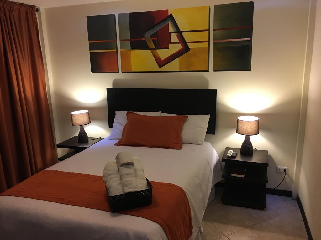 Hotel Las Mercedes Airport-Quito Tababela Buitenkant foto
