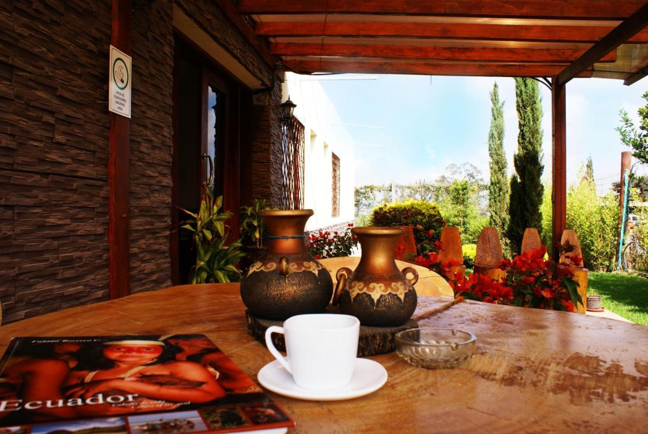 Hotel Las Mercedes Airport-Quito Tababela Buitenkant foto