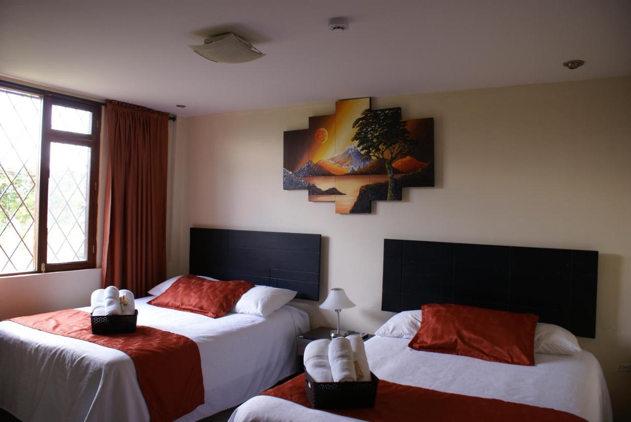Hotel Las Mercedes Airport-Quito Tababela Buitenkant foto