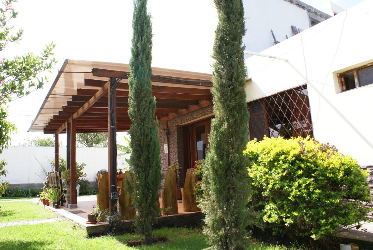 Hotel Las Mercedes Airport-Quito Tababela Buitenkant foto
